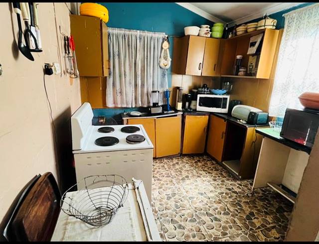 2 BEDROOM HOUSE FOR SALE IN MANDELA PARK